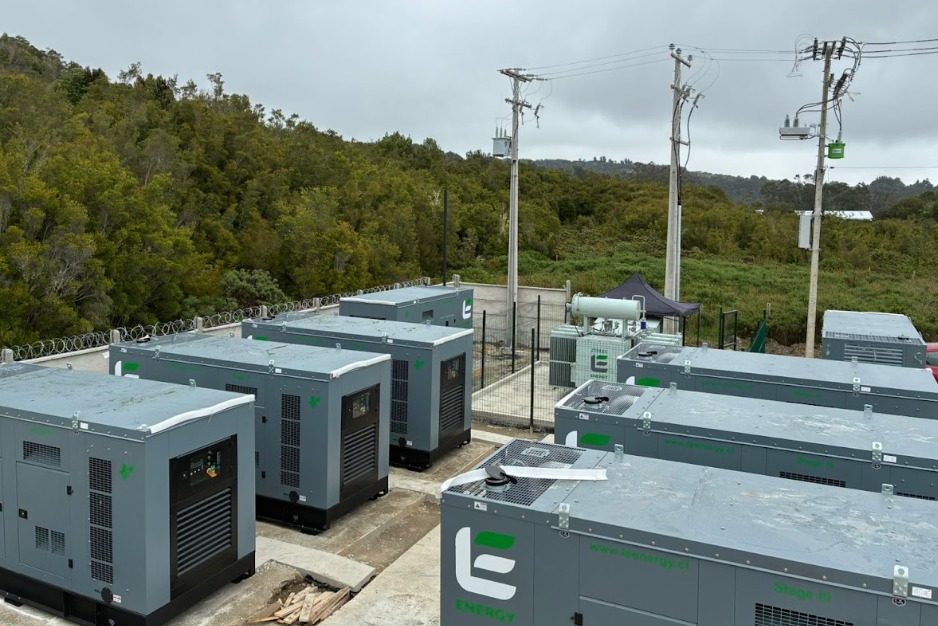 Central PMGD de 3 MW de Le Energy con 8 grupos electrógenos en paralelo