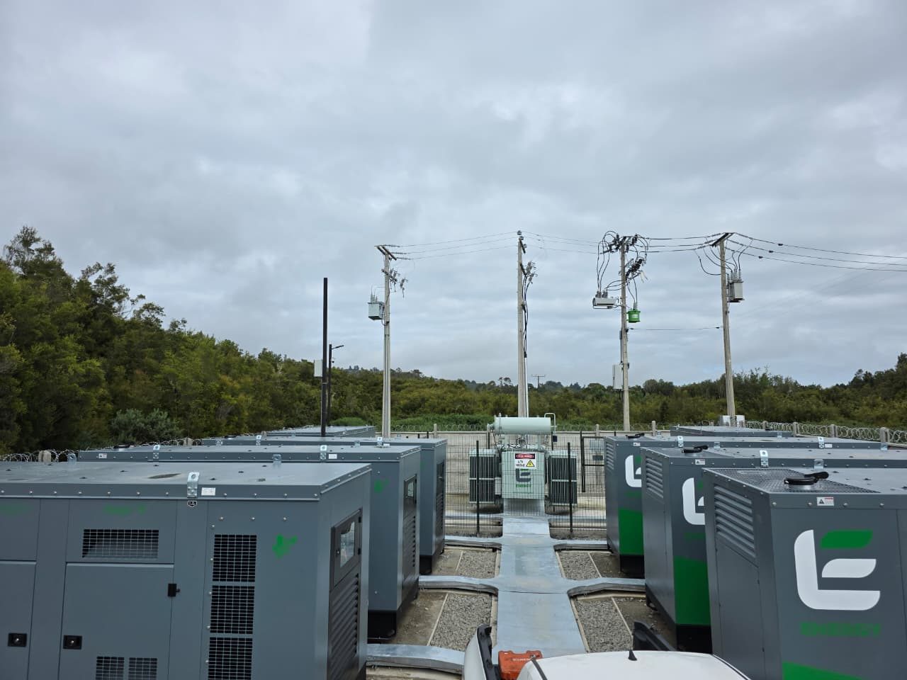 Proyecto PMGD de Le Energy: parque de grupos electrógenos y transformador